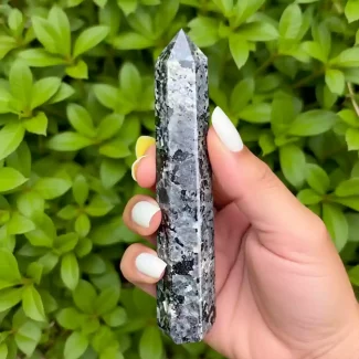 Larvakite Tower Obelisk