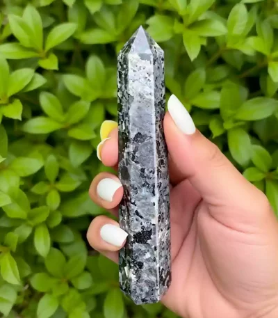 Larvakite Tower Obelisk